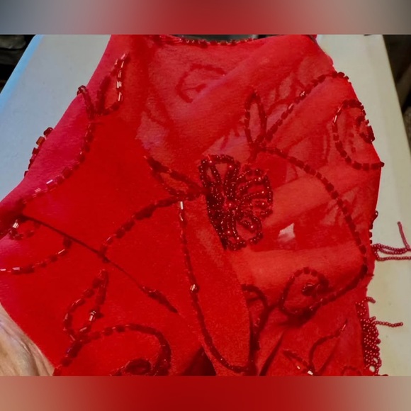 Elegant Vintage Red Beaded Evening
Shawl - Picture 6 of 6